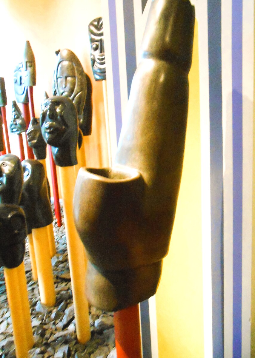 Stylized vessel for grinding millet – a staple food in Africa