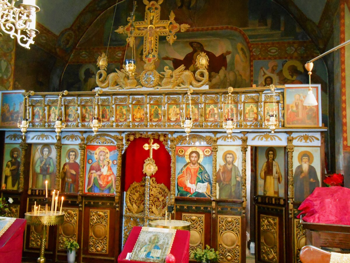 Иконостасът на манастира