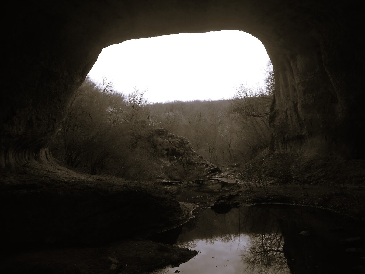 Looking up at the cliffs at God's Bridge